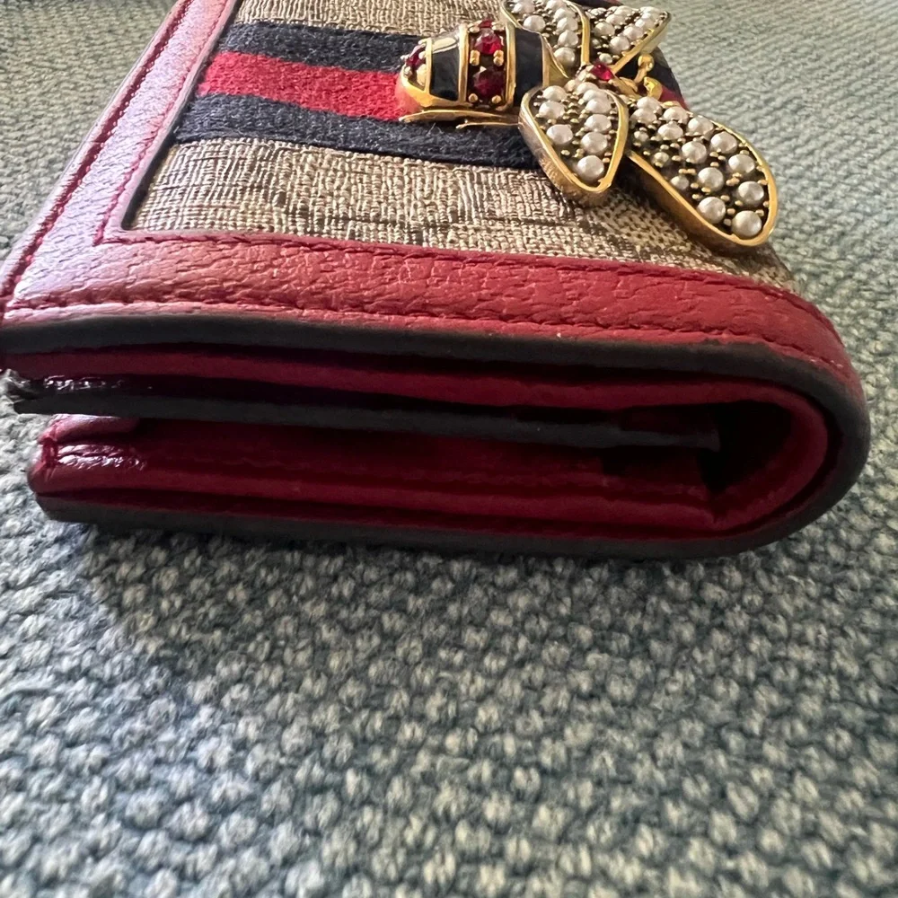 Gucci Red and Beige Card Holder with Bee Accent - Picture 12 of 12